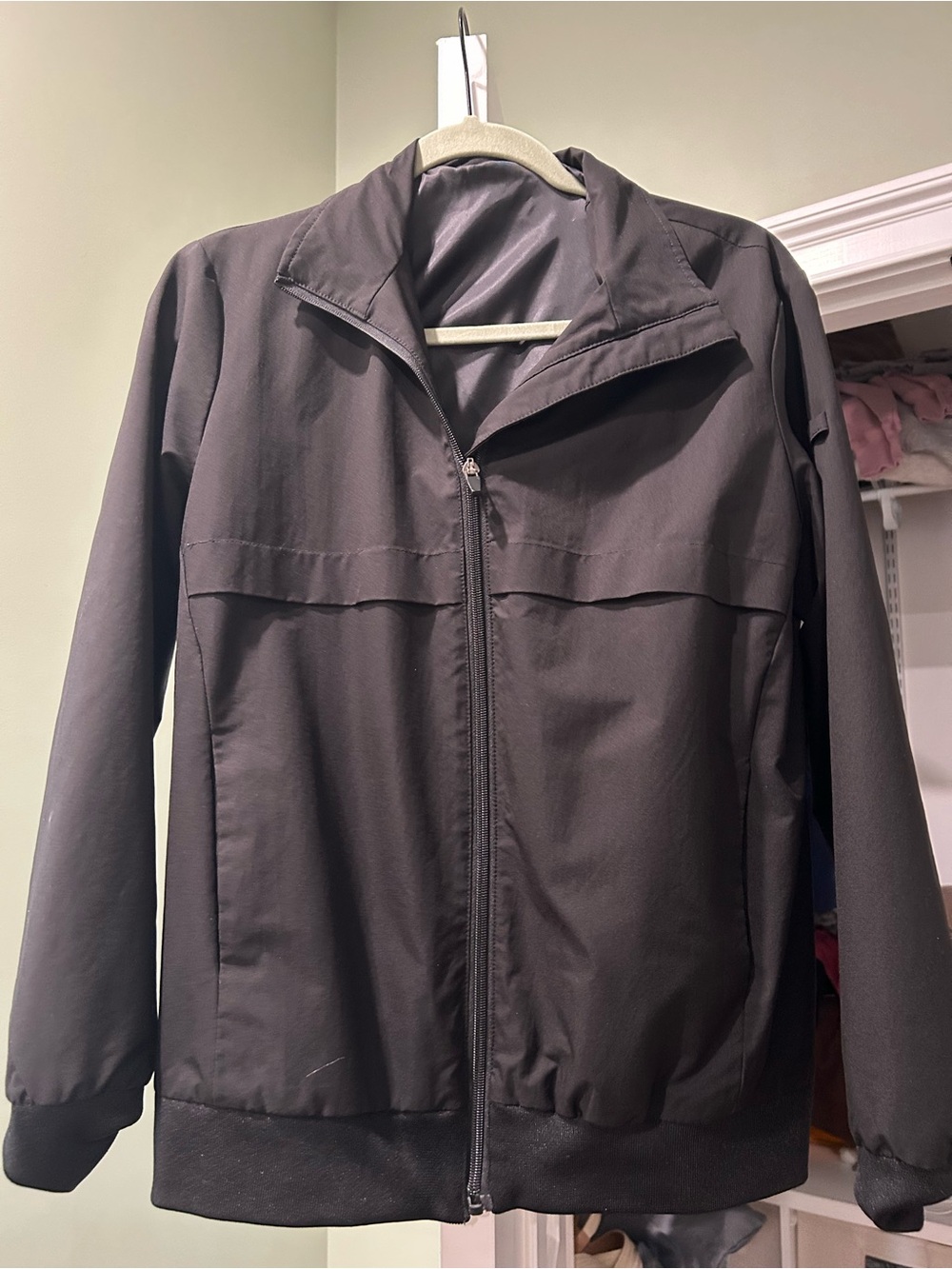 Women's Black Full-Zip Lightweight Scrub Jacket